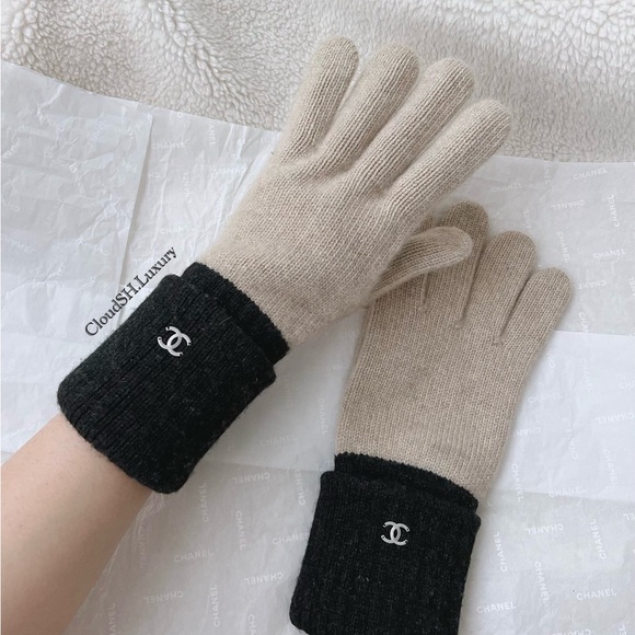 Auth Chanel Beige Black Classic CC Logo Cashmere Gloves - Picture 9 of 9